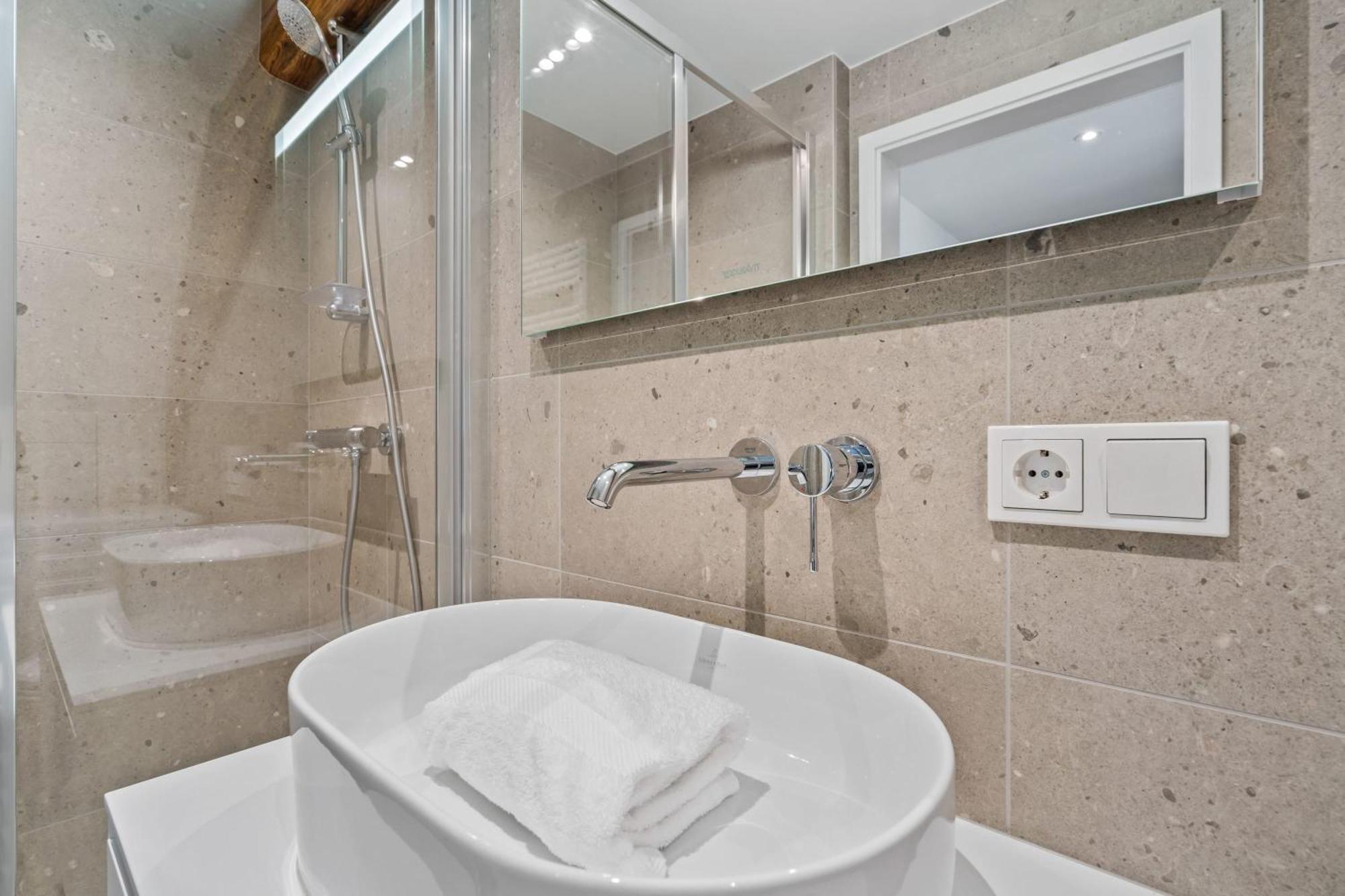 Elegant Clausen Apartment With King Bed & Wifi Lussemburgo Esterno foto